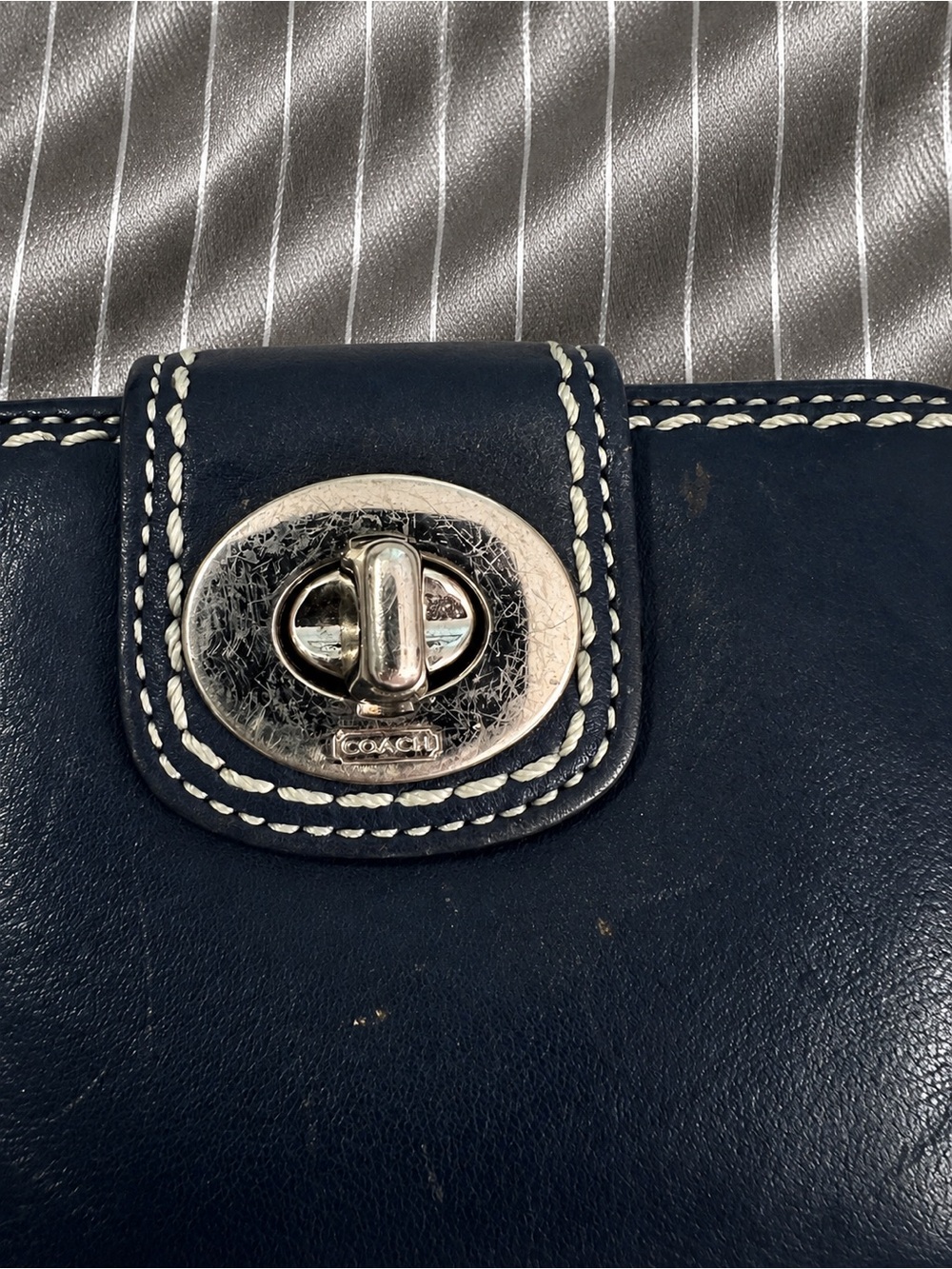 Coach Navy Leather Turnlock Bifold Wallet - Picture 2 of 14
